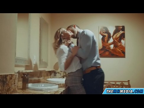 ❤️ Ke hoʻowalewale ʻia ʻoe e kahi blonde busty i kahi lumi hoʻomaha ākea ❤  ʻO ka wahine ma porn haw.befuck-net.ru ❤